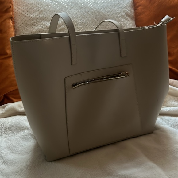 Beige / Tan Bucket Hand Bag or Tote - Picture 15 of 16